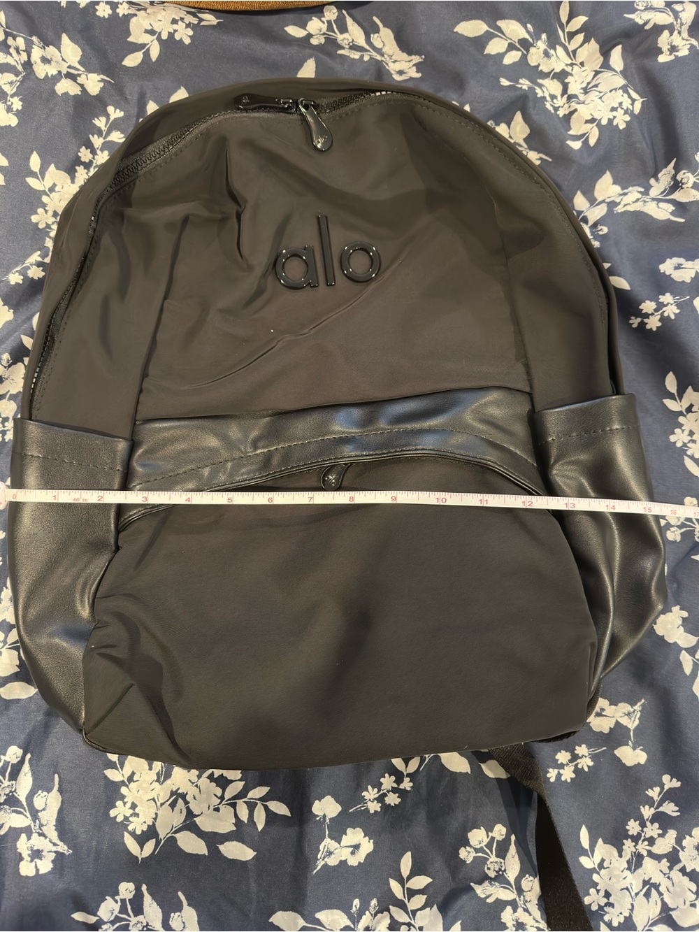 ALO Yoga Black Backpack with Subtle Logo - Picture 6 of 6